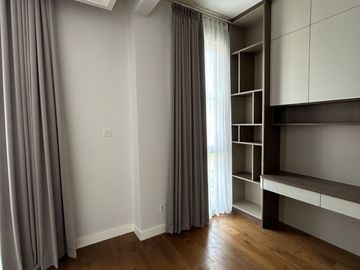 Disewakan Tahunan Rumah Baru Siap Huni di South Grove, Lebak Bulus, Full Furnished