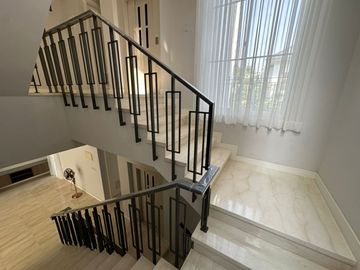 Disewakan Tahunan Rumah Baru Siap Huni di South Grove, Lebak Bulus, Full Furnished