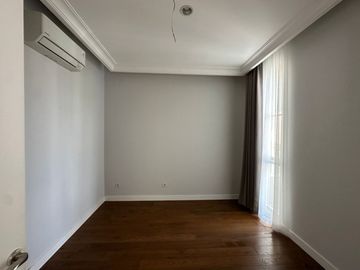Disewakan Tahunan Rumah Baru Siap Huni di South Grove, Lebak Bulus, Full Furnished