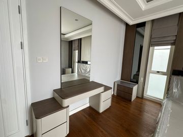 Disewakan Tahunan Rumah Baru Siap Huni di South Grove, Lebak Bulus, Full Furnished