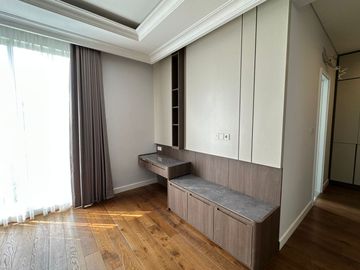 Disewakan Tahunan Rumah Baru Siap Huni di South Grove, Lebak Bulus, Full Furnished