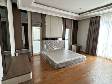 Disewakan Tahunan Rumah Baru Siap Huni di South Grove, Lebak Bulus, Full Furnished