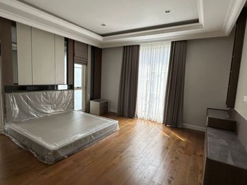 Disewakan Tahunan Rumah Baru Siap Huni di South Grove, Lebak Bulus, Full Furnished