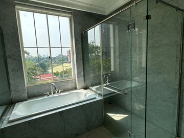 Disewakan Tahunan Rumah Baru Siap Huni di South Grove, Lebak Bulus, Full Furnished