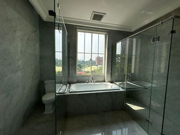 Disewakan Tahunan Rumah Baru Siap Huni di South Grove, Lebak Bulus, Full Furnished