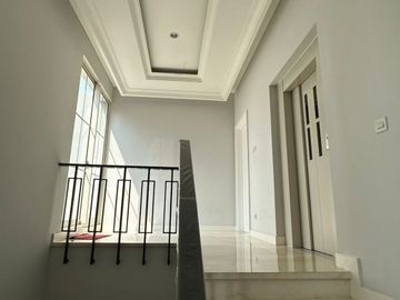 Disewakan Tahunan Rumah Baru Siap Huni di South Grove, Lebak Bulus, Full Furnished