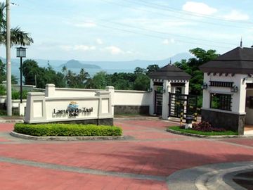 4 bedroom Rfo House and Lot Selling Fast for Sale in Orilla at Laeuna de Taal, Talisay, Batangas