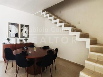 Casa en venta de 2 pisos y 3 recámaras en Cholul Mérida Yucatán - Entrega inmediata