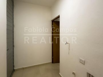 Casa en venta de 2 pisos y 3 recámaras en Cholul Mérida Yucatán - Entrega inmediata