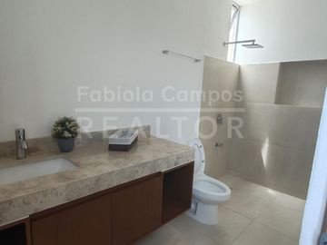 Casa en venta de 2 pisos y 3 recámaras en Cholul Mérida Yucatán - Entrega inmediata