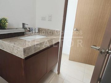 Casa en venta de 2 pisos y 3 recámaras en Cholul Mérida Yucatán - Entrega inmediata
