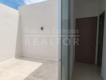 Casa en venta de 2 pisos y 3 recámaras en Cholul Mérida Yucatán - Entrega inmediata