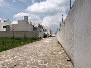 HERMOSA CASA EN VENTA EN FRACCIONAMIENTO EN CACALOMACAN-PROPIEDAD EJIDAL TODO EN ORDEN RECURSOS PROPIOS
