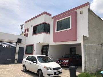 HERMOSA CASA EN VENTA EN FRACCIONAMIENTO EN CACALOMACAN-PROPIEDAD EJIDAL TODO EN ORDEN RECURSOS PROPIOS