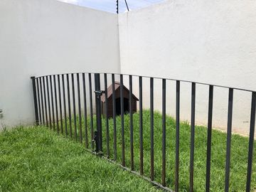 HERMOSA CASA EN VENTA EN FRACCIONAMIENTO EN CACALOMACAN-PROPIEDAD EJIDAL TODO EN ORDEN RECURSOS PROPIOS