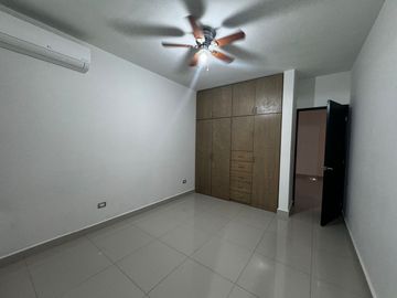 CASA EN VENTA EN CUMBRES ALLEGRO
