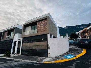 CASA EN VENTA EN CUMBRES ALLEGRO