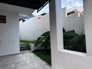 CASA EN VENTA EN CUMBRES ALLEGRO