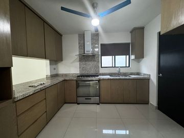 CASA EN VENTA EN CUMBRES ALLEGRO