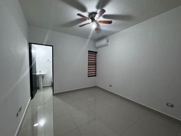CASA EN VENTA EN CUMBRES ALLEGRO