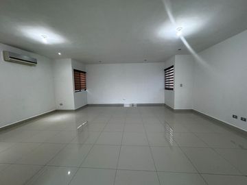 CASA EN VENTA EN CUMBRES ALLEGRO