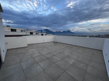 CASA EN VENTA EN CUMBRES ALLEGRO