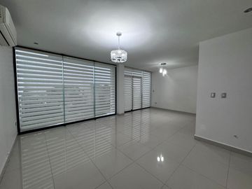 CASA EN VENTA EN CUMBRES ALLEGRO