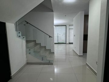 CASA EN VENTA EN CUMBRES ALLEGRO