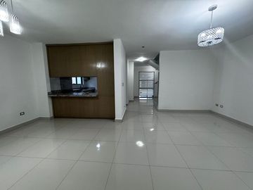 CASA EN VENTA EN CUMBRES ALLEGRO