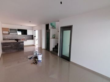 CASA EN VENTA CON ALBERCA Y JARDIN PRIVADA AL SUR DE CUERNAVACA, XOCHITEPEC, MORELOS