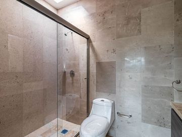 CASA EN VENTA CON ALBERCA Y JARDIN PRIVADA AL SUR DE CUERNAVACA, XOCHITEPEC, MORELOS