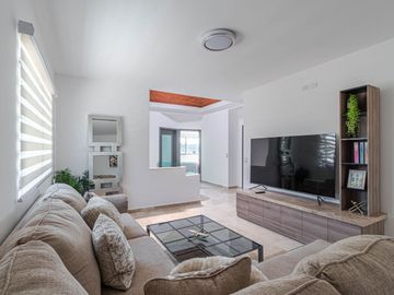 CASA EN VENTA CON ALBERCA Y JARDIN PRIVADA AL SUR DE CUERNAVACA, XOCHITEPEC, MORELOS