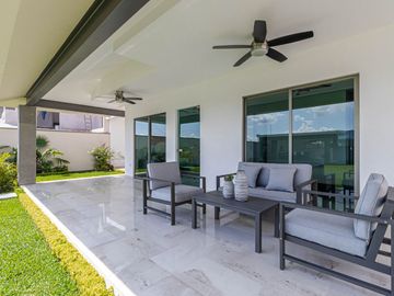 CASA SOLA EN VENTA CON JARDIN Y ALBERCA PROPIA AL SUR DE CUERNAVACA, XOCHITEPEC, MORELOS