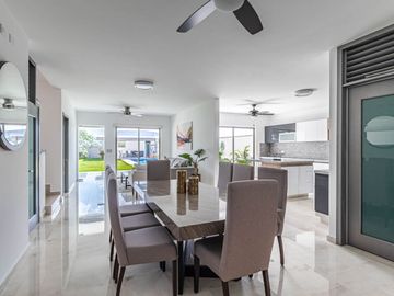 CASA SOLA EN VENTA CON JARDIN Y ALBERCA PROPIA AL SUR DE CUERNAVACA, XOCHITEPEC, MORELOS