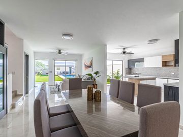 CASA SOLA EN VENTA CON JARDIN Y ALBERCA PROPIA AL SUR DE CUERNAVACA, XOCHITEPEC, MORELOS
