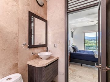 CASA SOLA EN VENTA CON JARDIN Y ALBERCA PROPIA AL SUR DE CUERNAVACA, XOCHITEPEC, MORELOS