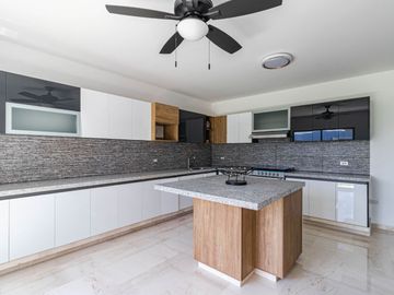 CASA SOLA EN VENTA CON JARDIN Y ALBERCA PROPIA AL SUR DE CUERNAVACA, XOCHITEPEC, MORELOS