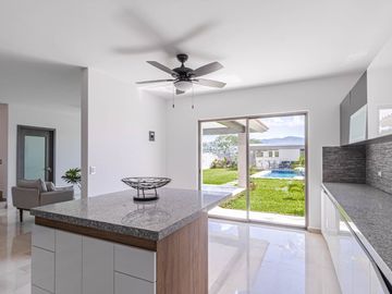 CASA SOLA EN VENTA CON JARDIN Y ALBERCA PROPIA AL SUR DE CUERNAVACA, XOCHITEPEC, MORELOS
