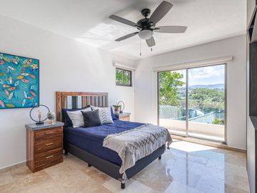 CASA SOLA EN VENTA CON JARDIN Y ALBERCA PROPIA AL SUR DE CUERNAVACA, XOCHITEPEC, MORELOS