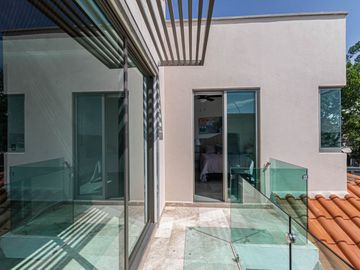 CASA SOLA EN VENTA CON JARDIN Y ALBERCA PROPIA AL SUR DE CUERNAVACA, XOCHITEPEC, MORELOS