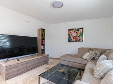 CASA SOLA EN VENTA CON JARDIN Y ALBERCA PROPIA AL SUR DE CUERNAVACA, XOCHITEPEC, MORELOS