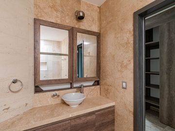 CASA SOLA EN VENTA CON JARDIN Y ALBERCA PROPIA AL SUR DE CUERNAVACA, XOCHITEPEC, MORELOS