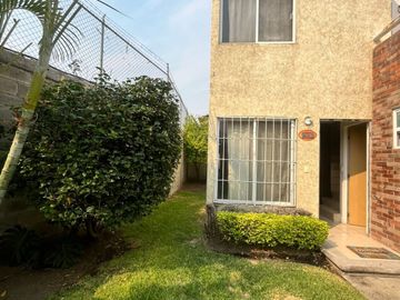VENTA DE CASA EN FRACCIONAMIENTO EN RESIDENCIAL LOS SAUCES EN EMILIANO ZAPATA EN MORELOS