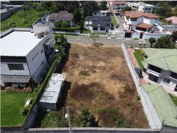 SE VENDE TERRENO PLANO DENTRO DE URBANIZACIÓN SECTOR SELVA ALEGRE - SANGOLQUÍ