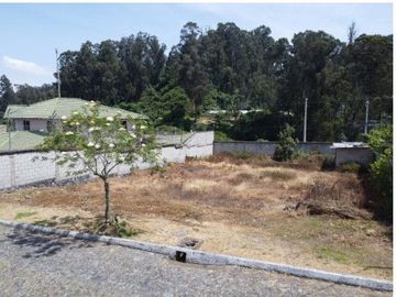 SE VENDE TERRENO PLANO DENTRO DE URBANIZACIÓN SECTOR SELVA ALEGRE - SANGOLQUÍ