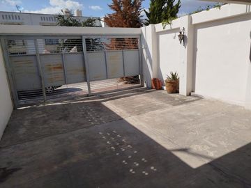 VENTA DE CASA EN EL DORADO RESIDENCIAL AL SUR DE LA CD. DE LEÓN, GTO