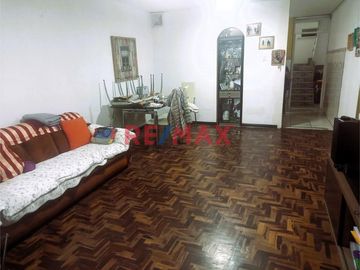 ID: 1106181 ¡Oportunidad Única! Hermosa Casa De Cuatro Pisos En Zona Estratégica De Los Olivos Por $320,000