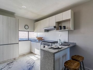 CASA EN VENTA AL SUR DE CUERNAVACA CON ALBERCA Y CANCHAS DEPORTIVAS