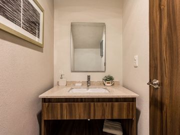 CASA EN VENTA AL SUR DE CUERNAVACA CON ALBERCA Y CANCHAS DEPORTIVAS