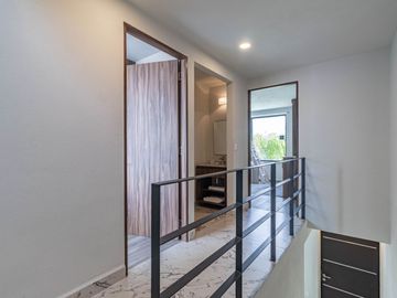 CASA EN VENTA AL SUR DE CUERNAVACA CON ALBERCA Y CANCHAS DEPORTIVAS